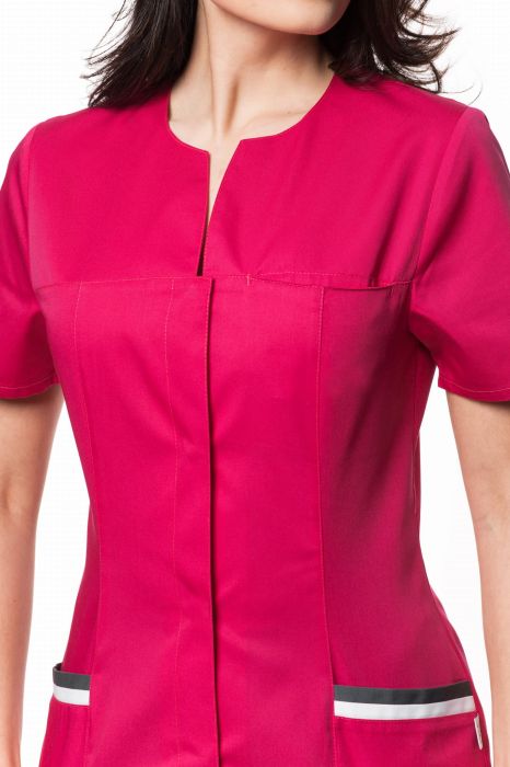 Żakiet medyczny Emilia – delikatny dekolt i precyzyjne przeszycia, odzież medyczna