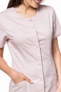 Sukienka medyczna Celina – okrągły dekolt i dwa ozdobne guziki