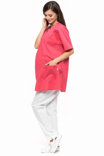 Tunika medyczna ciążowa Ada+ z krótkim rękawem i bocznymi rozcięciami.