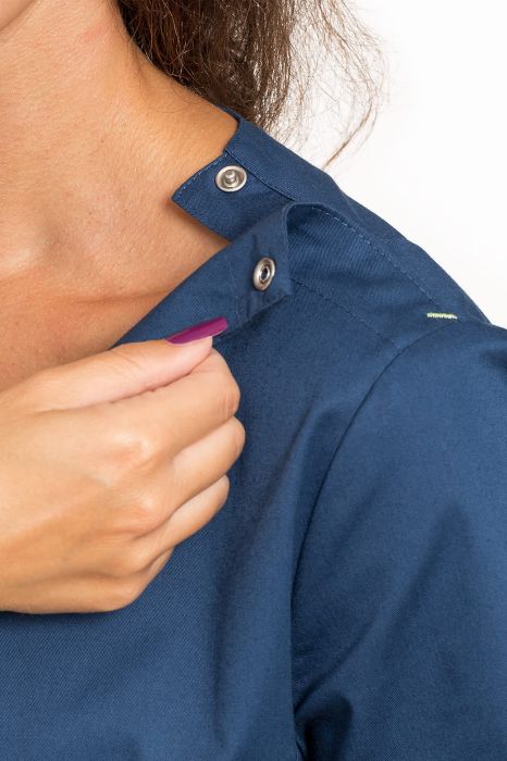 Bluza medyczna damska Dagna – zapięcie na lewym ramieniu, wygodne zakładanie