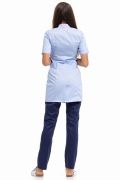 Tunika do pracy w medycynie Kamila – mankiety, rozcięcie z tyłu, wygodny fason