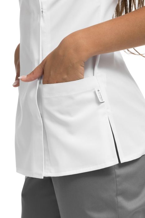 Boczne kieszenie i górna kieszonka – praktyczne elementy