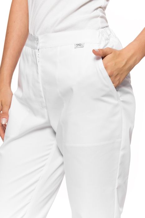 Detal pasa spodni gastronomicznych – gumki do regulacji i kieszeń.